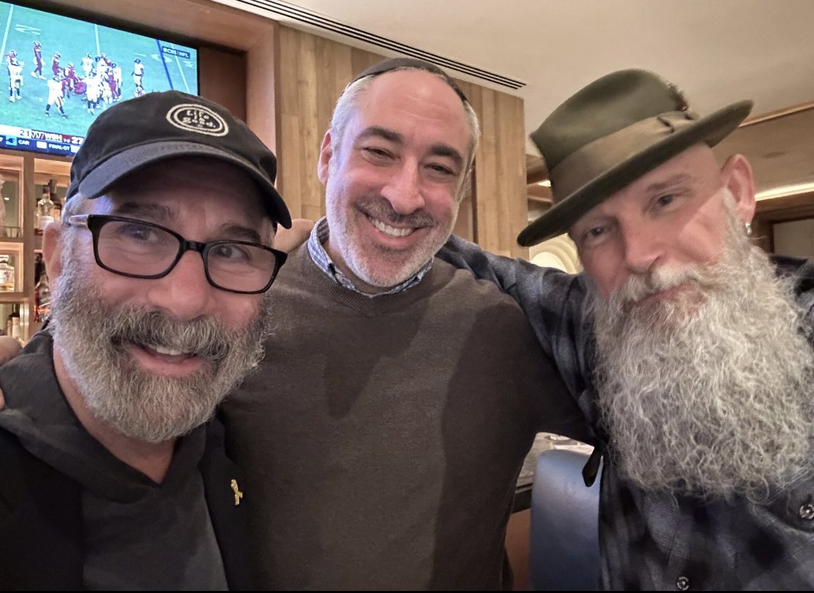 nickisnpdx's tweet image. were there hugs??? YES!!! 🤗💖 #pinksocks @CNSSummit #boston #cnssummit2024 ✨