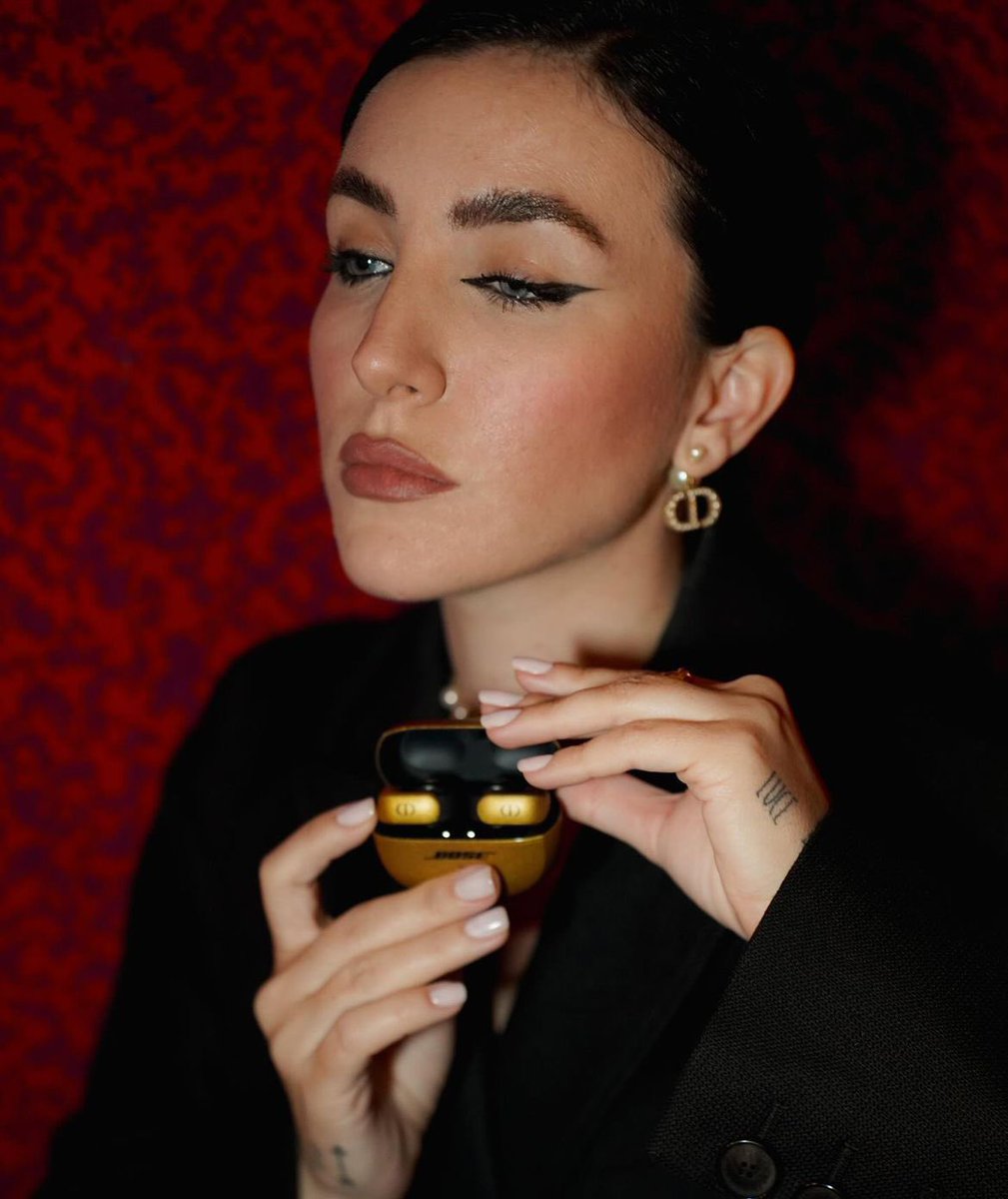 9月頃から木村さんがしていて気になっていたイヤカフ型のイヤホンです