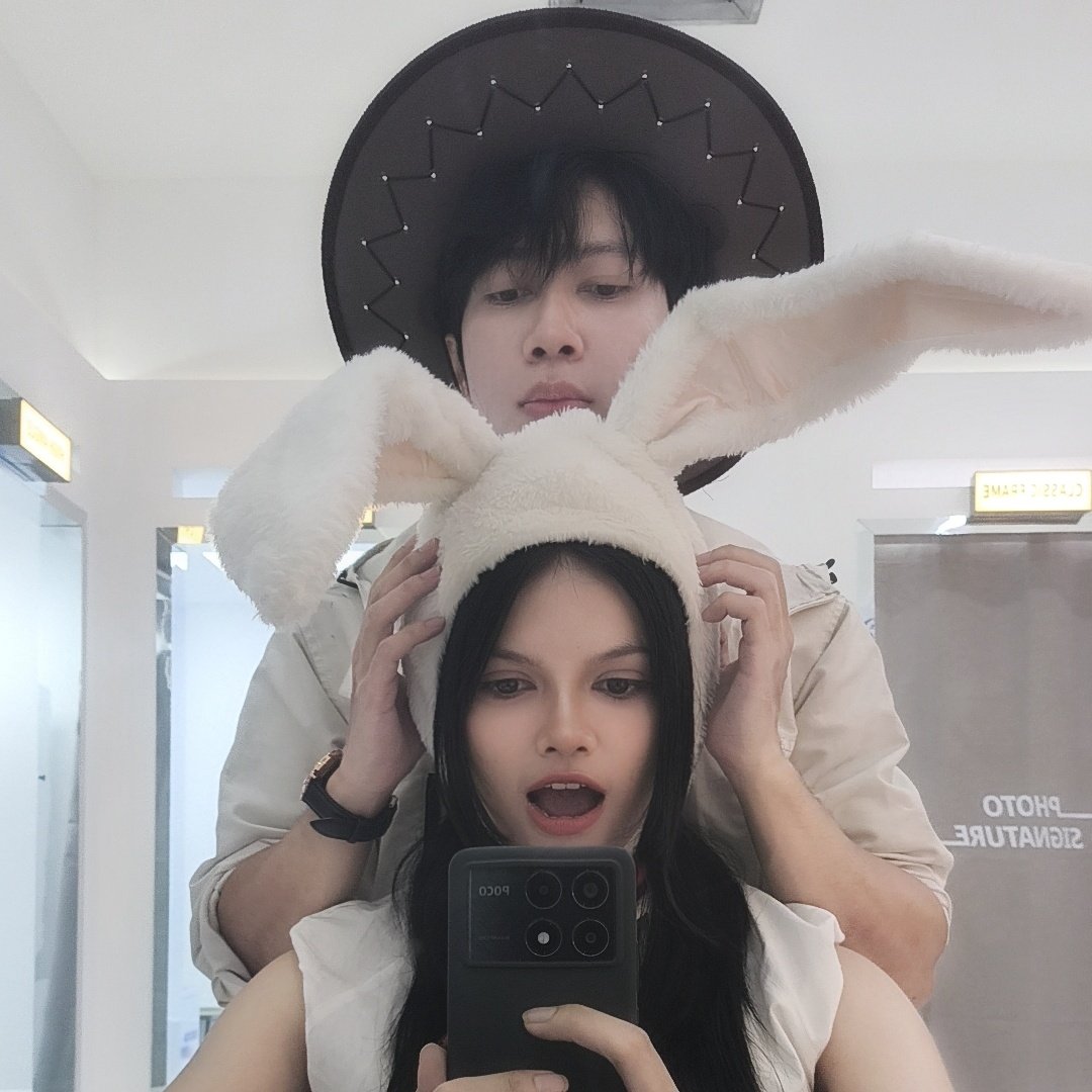 Bibleecos's tweet photo. 07.11 💛🤎 남친 와 함께 

#데일리_킬롤로지 #데이트 #커플 #셀카 #오오티디 https://t.co/XgCtgNEs2Q