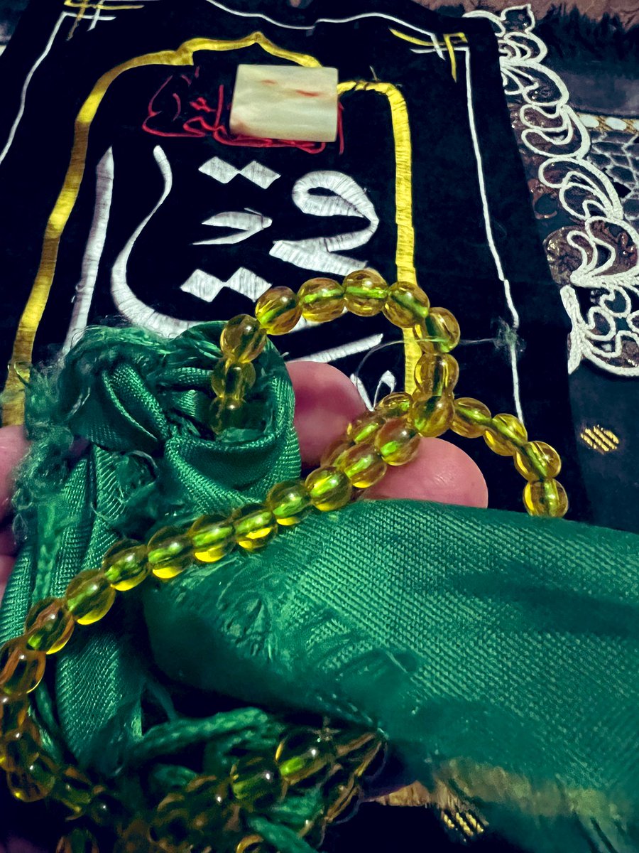 Awaited_Hope's tweet photo. Imam al-#Sadiq (as),
“Tasbih (#glorification) of #Fatima al-Zahra (sa) is a perfect example of the frequent #remembrance, which Allah has mentioned in the #Quran, ‘Remember #Allah with a frequent remembrance.’”  

📚 al-Kafi, v. 2, p. 500 https://t.co/HYR2cBloK9