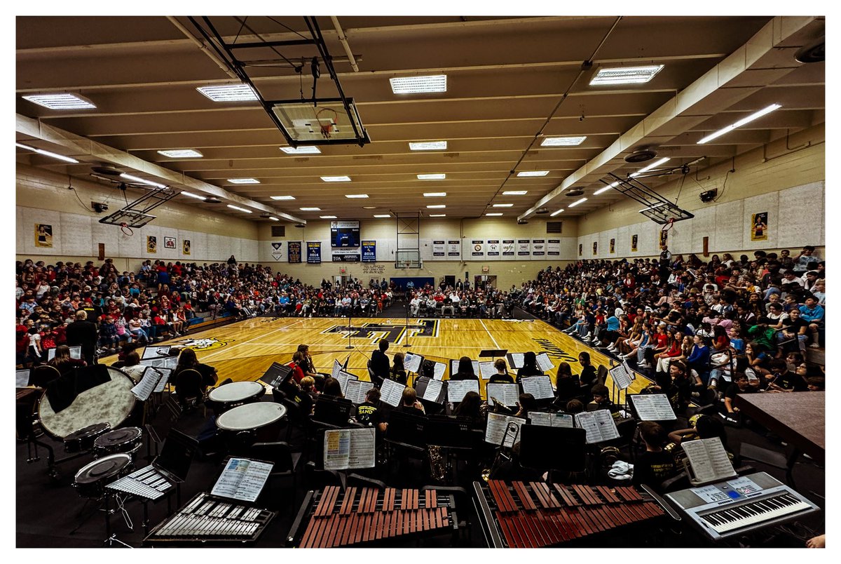 DrMarkJGonyea's tweet image. Packed house today at Thurman Francis @TFAA_Rams for our #VeteransDay2024 program! I am a #proudPrincipal and I know our students will leave our four walls with the heart of a servant!Thank you #Veterans for your service to ensure our freedoms! #grateful @rucoschools @mrsjgehrke