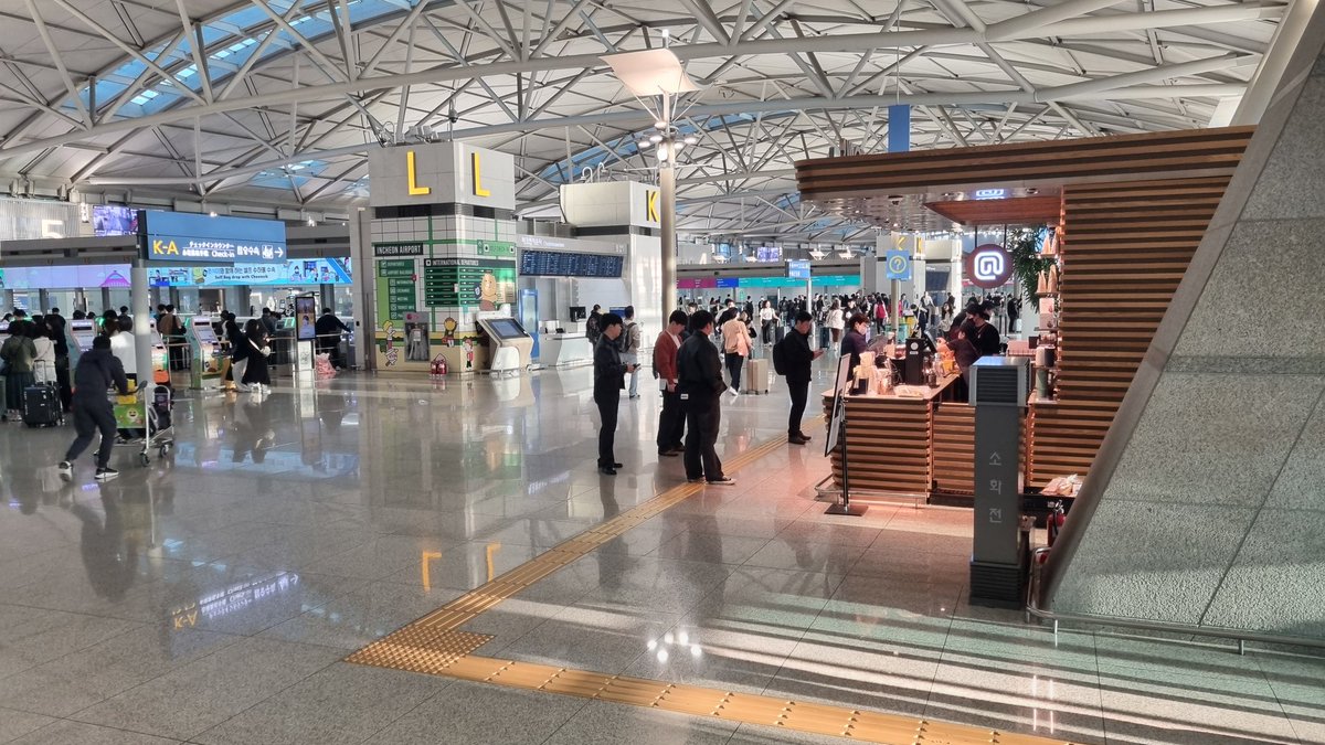 #여행은못가도기분만이라도 
#인천공항_1터미널 
3층출국장 다소붐빔
2024.11.12 오전8시8분