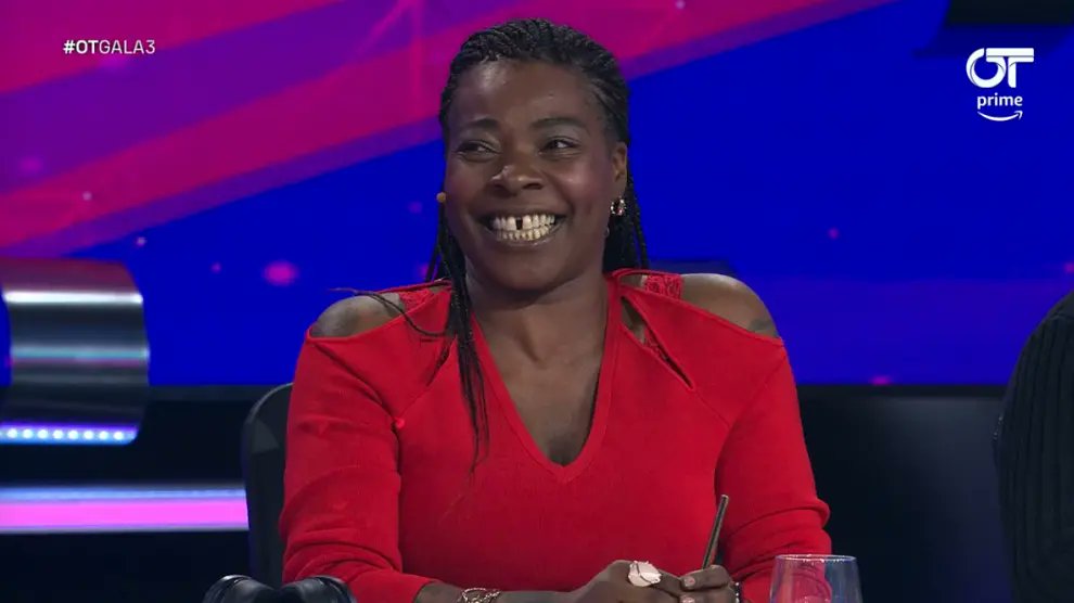 Buika: Ni cantar ni cocinar. El día que valgáis para algo me avisáis. Nominados.

Samantha: Buika esto no es OT no puedes nomi-

Buika: Tu cállate que llamaste a tu hijo Roscón por venir con sorpresa. Nominada por mala madre.

#MCCelebrity