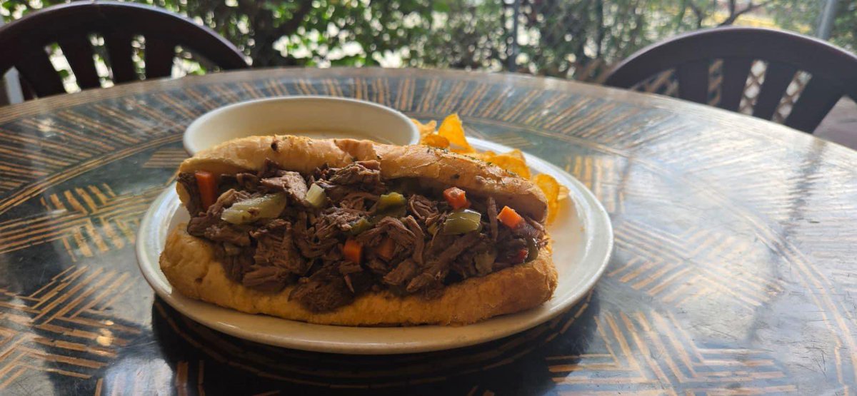 rooseveltsat7's tweet photo. Weekly Feature 📣

🇮🇹 Italian beef sandwich 🇮🇹

This weeks special is an Italian beef. It’s got Italian sausage and giardiniera on an Italian hoagie roll served with a side of chips, soup, and au jus for $14 #italianbeef #foodie #terriblephotoserioussandwich https://t.co/nkAGpkPcQH