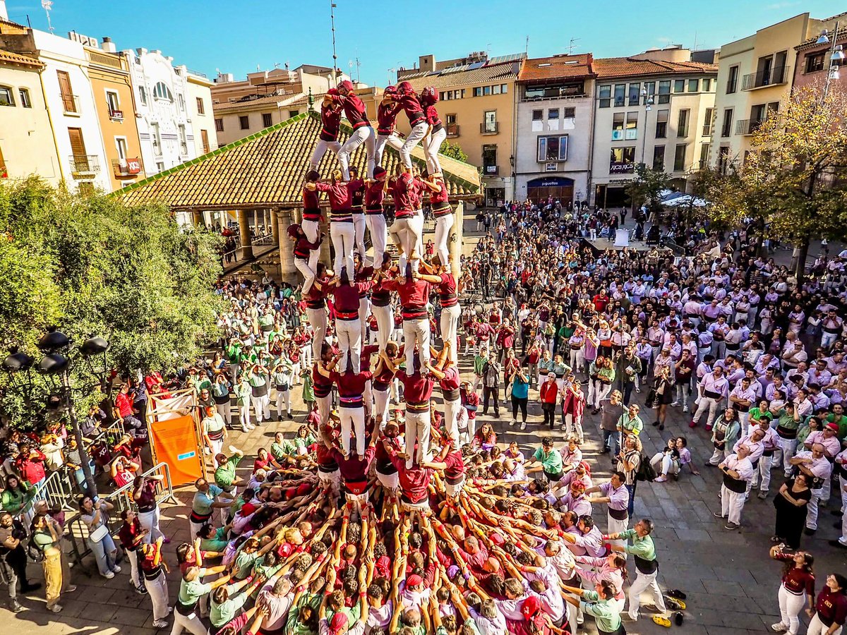 XicsGranollers's tweet photo. Han passat 24h de la nostra Diada. 

A la motxilla ens emportem un munt d’emocions, castells, activitats, àpats, diversió, esforç, riures, festa, feina feta, però també de feina que queda pendent. 

Acaba la temporada 2024. Però abans…
🧵👇🏻 https://t.co/Akpc1OR3zB