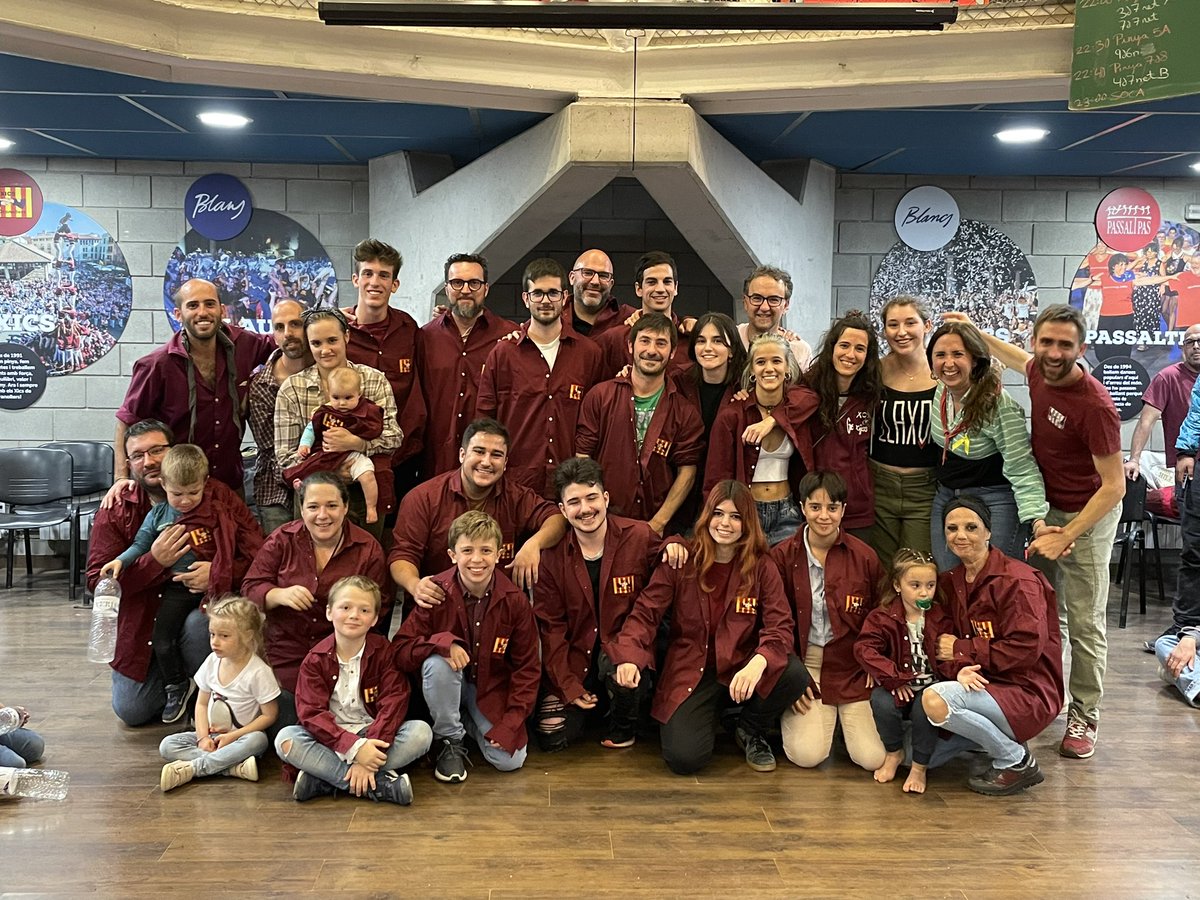 XicsGranollers's tweet photo. Ens emportem un MOLT, d’aquelles camises que heu entrat a la colla per formar part de la nostra familia,  per viure grans moments, però també sabent que no sempre serà així.
La vostra emoció en rebre la camisa ens diu que ja us l’heu feta vostra. Que sigui per molts anys! https://t.co/xtFKRC4Gve