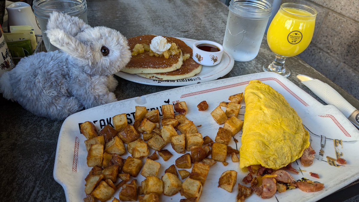 ElizabethBarko1's tweet image. Breakfast being Rocky&apos;s favourite meal of the day, @BRKFSTRepublic did not disappoint! Pineapple upside down pancakes?!?! YES! #Rocky #travelstories #breakfast