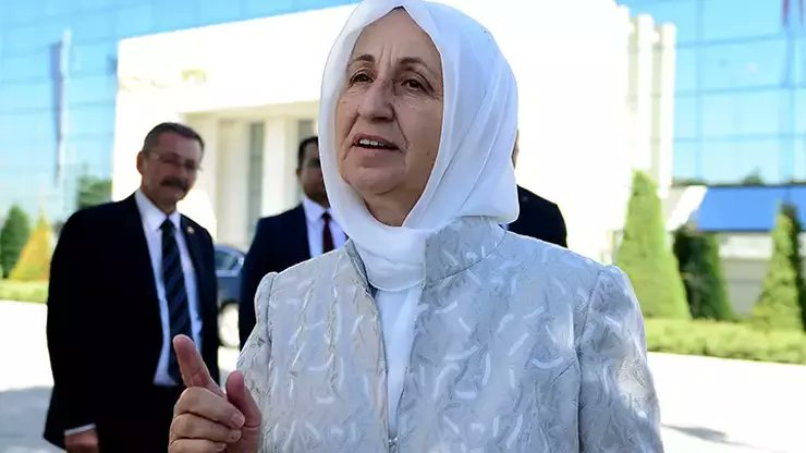 cmldogan1's tweet photo. İKİ GÜZİDE AİLE: BOYDAK ve İPEK
Anadolu'da doğmuş, ülkesine katma değer katmış iki güzide aile olan #Boydak ve #İpek lerin tüm varlıklarına el koydular.
İki ailenin en yaşlı üyesi olan eli öpülesi annelerini de tutukladılar.
AZGINLIKTA SINIR TANIMIYORLAR!
#Kazanacağız
#MelekAnne https://t.co/okeZ959gR8