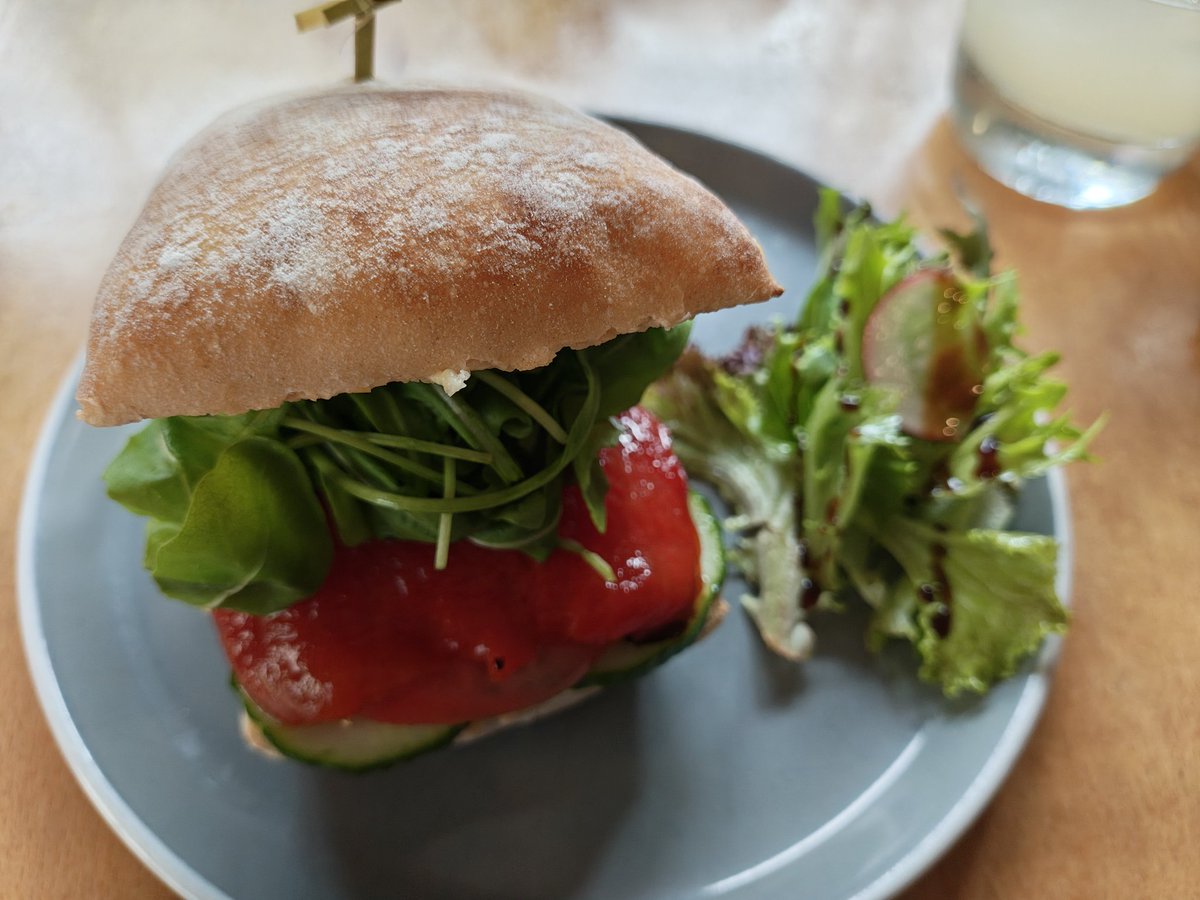 A tasty snack at The Hide in Tewkesbury today. 🥰👍🌱
