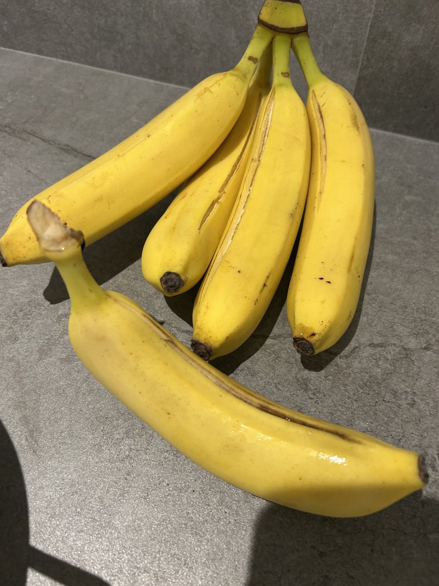 ⁦<a href="/Tesco/">Tesco</a>⁩ all the bananas split. Only bought them at 1645 tonight