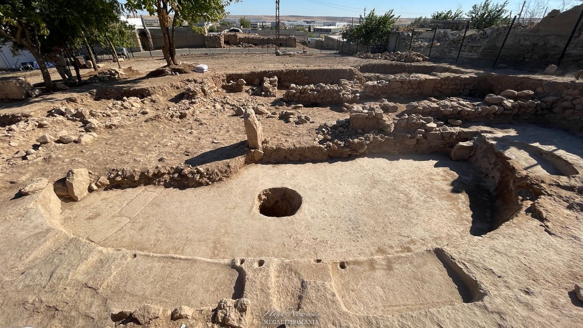 MEGALITHOMANIA's tweet photo. Photos of the main enclosure at Sayburç, an 11,000 year-old site that is being excavated in southeast Turkey. New video here: https://t.co/EVyceWNb2l

Join us in May 2025 &amp; save $200: https://t.co/nJspE40AsQ

#sayburc #tastepeler #karahantepe #sanliurfa #gobeklitepe #Turkiye https://t.co/6dahamG3ef