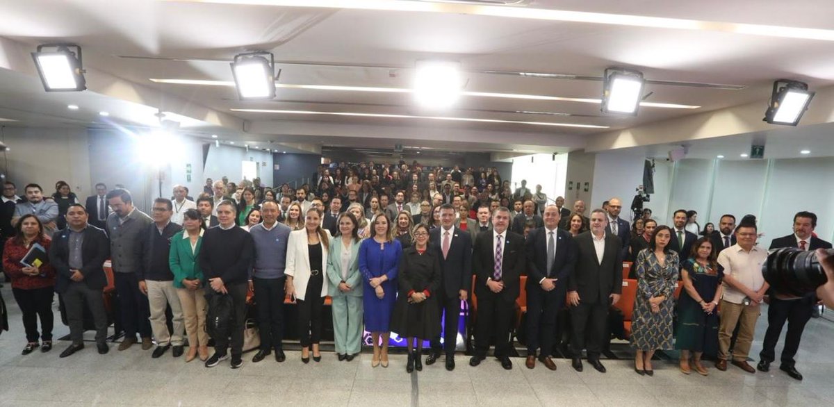 AdrianAlcala75's tweet photo. 📌La #SNT2024 representa el evento más icónico desde la creación del @INAImexico, por ello, aprovecho este foro, y en la antesala de la votación que se dará esta semana para aprobar el dictamen de simplificación orgánica que busca desaparecer al #INAI, para hacer un nuevo y respetuoso llamado a las y los legisladores, para que se den el tiempo necesario de analizar con más detenimiento esta iniciativa de desaparición de este instituto, y puedan transformarla por una reflexión y diálogo que asegure la progresividad de los derechos al  preservar una institución garante, modernizándola y adaptándola a las necesidades y reclamos de la sociedad.

Desde el @INAImexico, reiteramos nuestra entera voluntad y disposición para colaborar activamente con el Legislativo y las nuevas autoridades en el diseño del mejor arreglo institucional posible para la garantía efectiva de los derechos humanos de acceso a la información y de protección de datos personales.