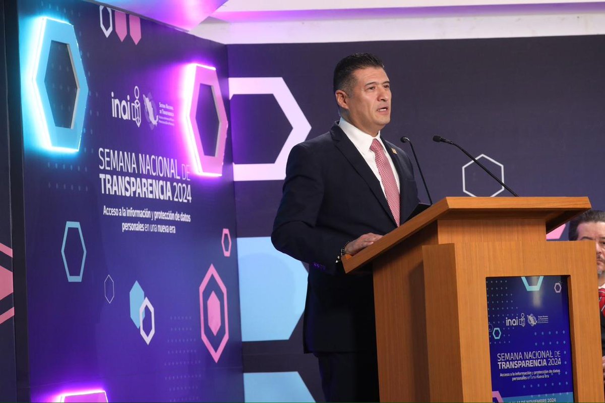AdrianAlcala75's tweet photo. 📌La #SNT2024 representa el evento más icónico desde la creación del @INAImexico, por ello, aprovecho este foro, y en la antesala de la votación que se dará esta semana para aprobar el dictamen de simplificación orgánica que busca desaparecer al #INAI, para hacer un nuevo y respetuoso llamado a las y los legisladores, para que se den el tiempo necesario de analizar con más detenimiento esta iniciativa de desaparición de este instituto, y puedan transformarla por una reflexión y diálogo que asegure la progresividad de los derechos al  preservar una institución garante, modernizándola y adaptándola a las necesidades y reclamos de la sociedad.

Desde el @INAImexico, reiteramos nuestra entera voluntad y disposición para colaborar activamente con el Legislativo y las nuevas autoridades en el diseño del mejor arreglo institucional posible para la garantía efectiva de los derechos humanos de acceso a la información y de protección de datos personales.