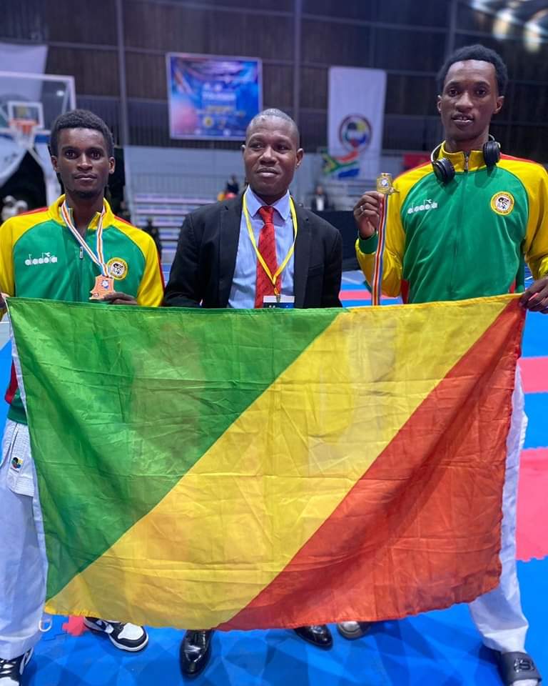 VBrazzaville's tweet photo. 🇨🇬 OR pour le Congo !  Abraham Bikoka (-75kg) et Diabakarissa Ken (-69kg) remportent le Tournoi des Grands Lacs. Bravo à nos champions ! #DiablesRougesKarate #Karate #Congo https://t.co/ZEIMDVkN2z
