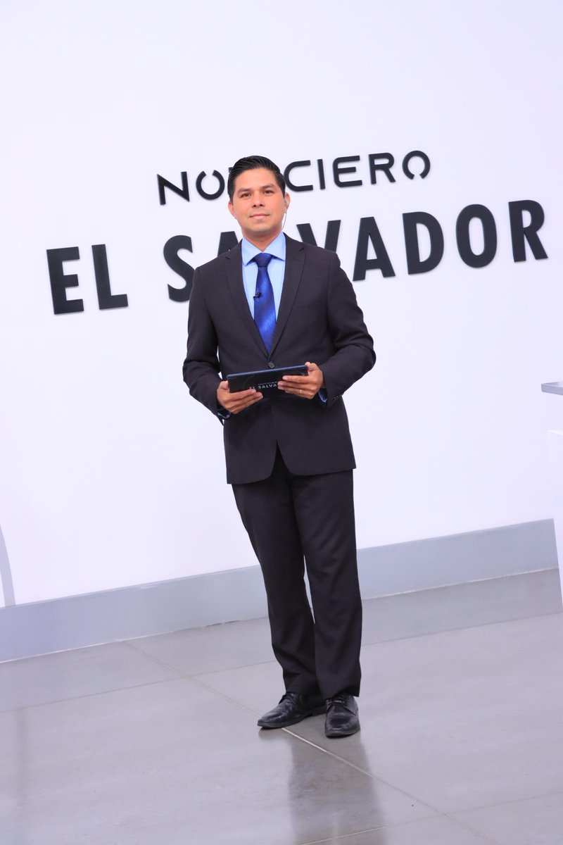 NoticieroSLV's tweet photo. Agradecemos tu sintonía en nuestra edición de mediodía. 

Hoy, @_LuisMunoz y @AlejandraMegan6 te presentaron la información más destacada de la jornada.

¡Feliz tarde! https://t.co/qcBFbr1ZaW