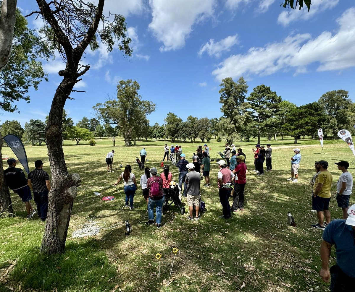 Agradecemos a todos los que, con entusiasmo, se sumaron a tomar su primer clase de golf el pasado sábado en el Club de Golf del Cerro. Fue una alegría contar con público con tantas ganas de sumarse a este gran deporte ⛳️🏌️‍♀️🏌️