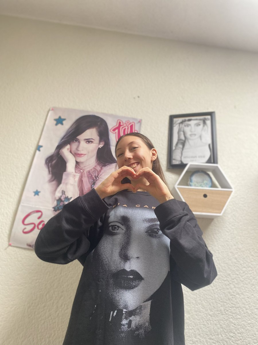 queensofiart's tweet photo. HAPPY CARSONATORS DAY!
Eternally grateful for our beautiful family, Words can’t describe how grateful I’m with her, how much I love & admire her! She’s a true angel with biggest heart! Mi sofi gracias por todo! Words will never suffice Eres mi todo @SofiaCarson 🤍#carsonatorsday https://t.co/0FkNsd35t0