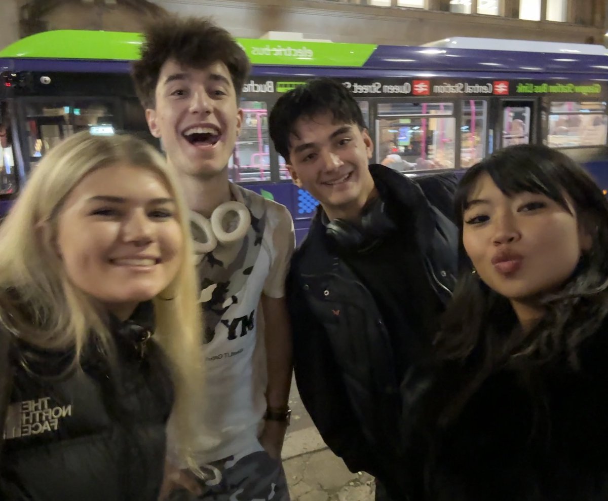 my friends and i just met <a href="/beabad00bee/">beabadoobee</a> 2 hours before going to her concert literally what 🥹🌟