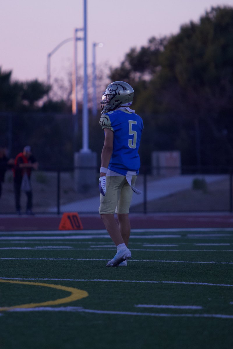 FULL SENIOR SEASON HIGHLIGHTS !
ATH/WR/DB (2 WAY)
-7 INT’S
-5 TD’s
-52 TACKLES
-6 PBU’S
-14 RECEPTIONS 
-0 TOUCHDOWNS ALLOWED
- 320 ALL PURPOSE YARDS|262 RECEIVING YARDS| 38.4 YARDS AVG
- 1ST TEAM ALL LEAUGE

hudl.com/v/2QkAVQ