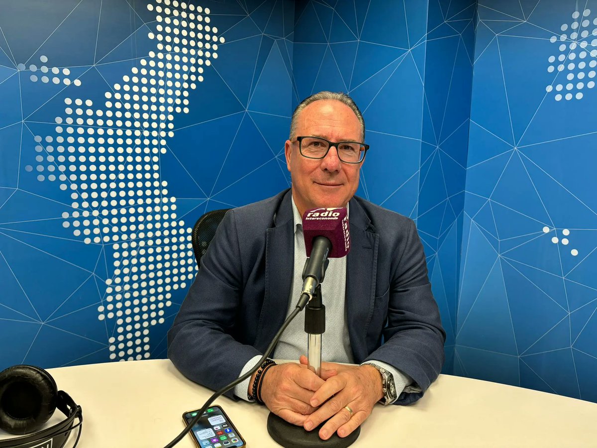 "El reto es asumir las responsabilidades políticas del daño"
📉 Según Pérez, la situación sigue siendo crítica dos semanas después de la catástrofe, con escasos recursos movilizados CEOE .  El impacto sobre el tejido empresarial valenciano es devastador enInterdiario.es