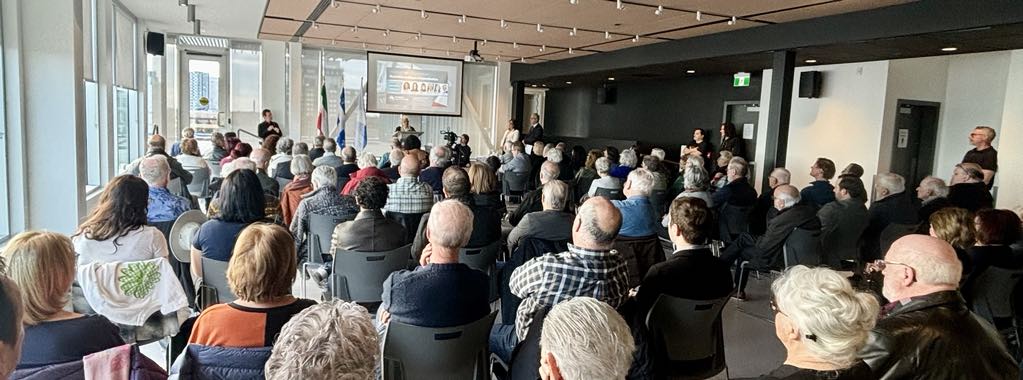 L'Assemblée publique indépendantiste qui s'est tenue au Centre à nous de Repentigny a fait salle comble. Son succès tient à la collaboration entre le <a href="/RPSQuebec/">Rassemblement pour un Pays Souverain</a> , le Parti Québécois de Repentigny et le Bloc Québécois de Repentigny. Merci à <a href="/m_pauze/">Monique Pauzé</a>, <a href="/VenneVeronique/">Véronique Venne</a> et <a href="/patbonin/">Patrick Bonin</a>!