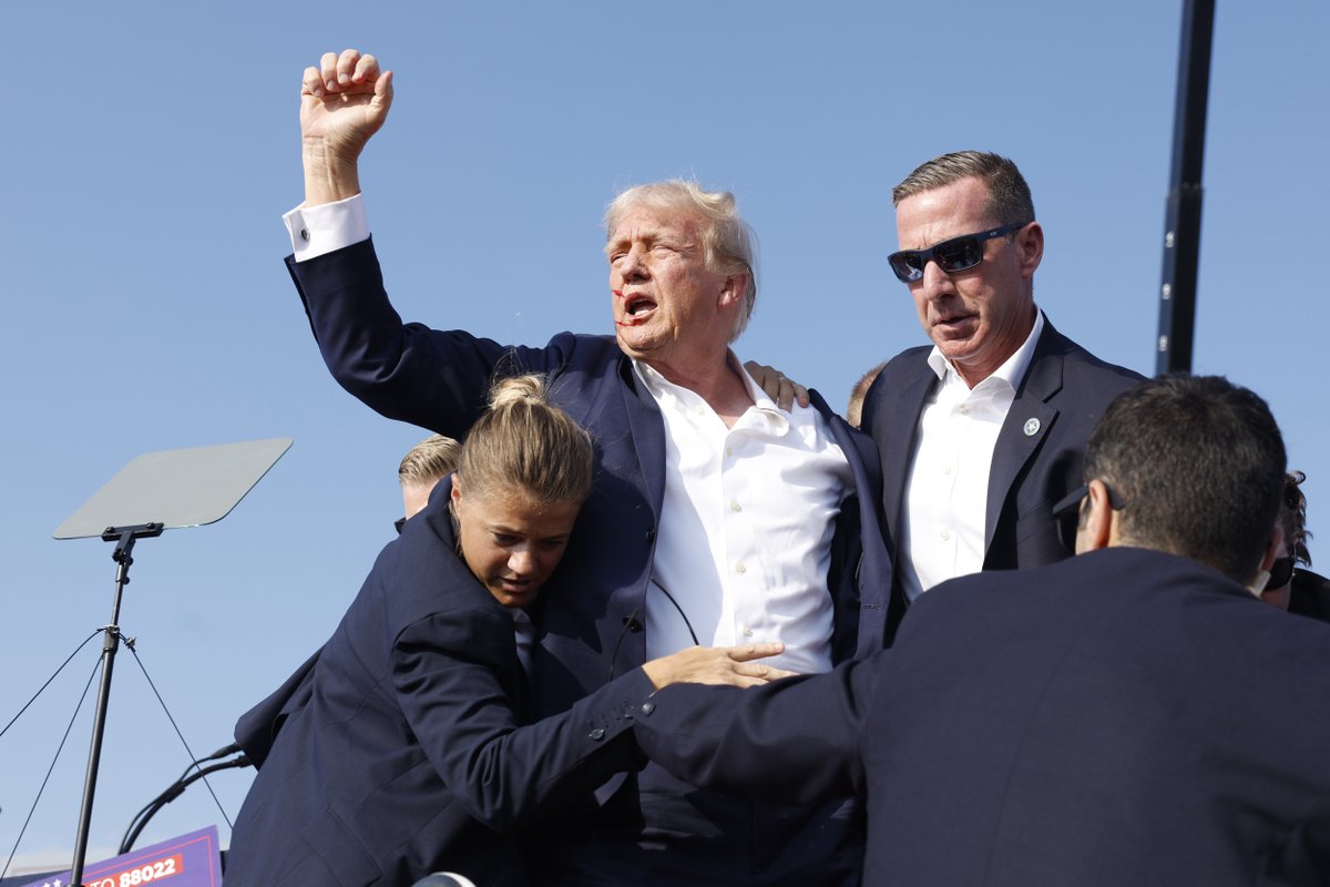 PoetLex5298's tweet photo. @realTrumpNewsX How about a fist!!
#VoteScott. https://t.co/aDA5V4J1WL
