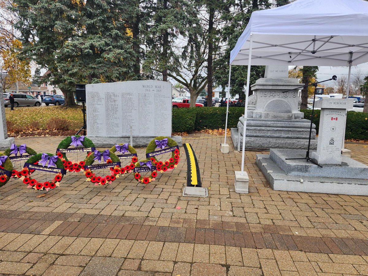 MoodDisordersCa's tweet photo. Today, MDSC lays a wreath in honor of Veterans on Remembrance Day. We remember their sacrifice, their courage, and their dedication. Together, let us honour their legacy and support those who continue to serve.  #LestWeForget #RemembranceDay https://t.co/69iYVHKZbh