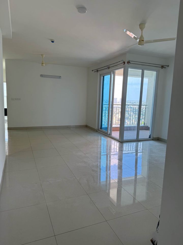 somnathsandeepp's tweet photo. a private room in a stunning 3bhk flat, 27th floor of a newly built gated society available! 🏢✨

‣ sick views, spacious flat, ample sunlight & great ventilation 🏠⛅️
‣ looking for a dog-friendly flatmate to join us 🐶
‣ society name: shapoorji pallonji parkwest (near majestic)—a massive complex w/ tons of amenities 🌳🏊🏻🏸 link: https://t.co/H9s7Ec66Ep

about the room & flat:
• room: private room w/ attached bathroom & balcony 🚪🛁
• flat: 1825 sq ft, semi-furnished (wardrobes, remote-controlled fans/lights), spacious 3bhk with 3 bathrooms (2 attached, 1 dedicated) 🏠
• rent: ₹65k/month split 3 ways 💰
• security deposit: ₹3.5 lakhs/3 🔒
• maintenance: ₹7.5k/month, but free until june 2025 🎉
• no brokerage, got the place directly from the owner 👍

perks:
• our super friendly labrador, bonzo 🐾 (8 years old)
• ps5 setup for gaming sessions 🎮🕹️

ideal flatmate:
dog-friendly, respectful & hygienic 🧼 if this sounds like you, please DM me! 🤝

@bangaloreroomi @mibangalore @peakbengaluru @flatshareblr @bangalorerooms @twitrbnb @fmrbangalore