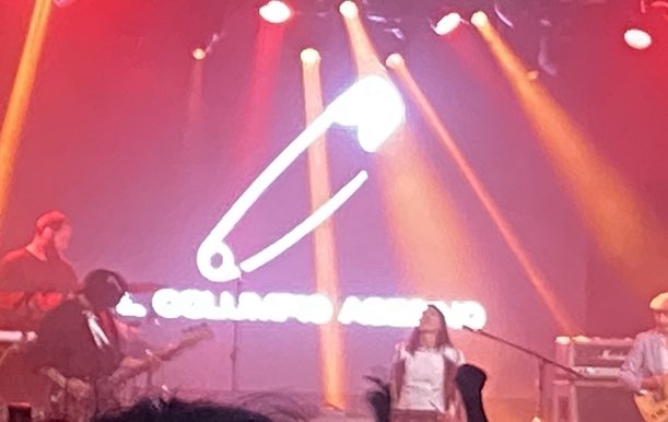 Muy fans del columpio aquí un servidor 
Si eso no es buen directo yo ya no sé de qué va esto 
No me escondo