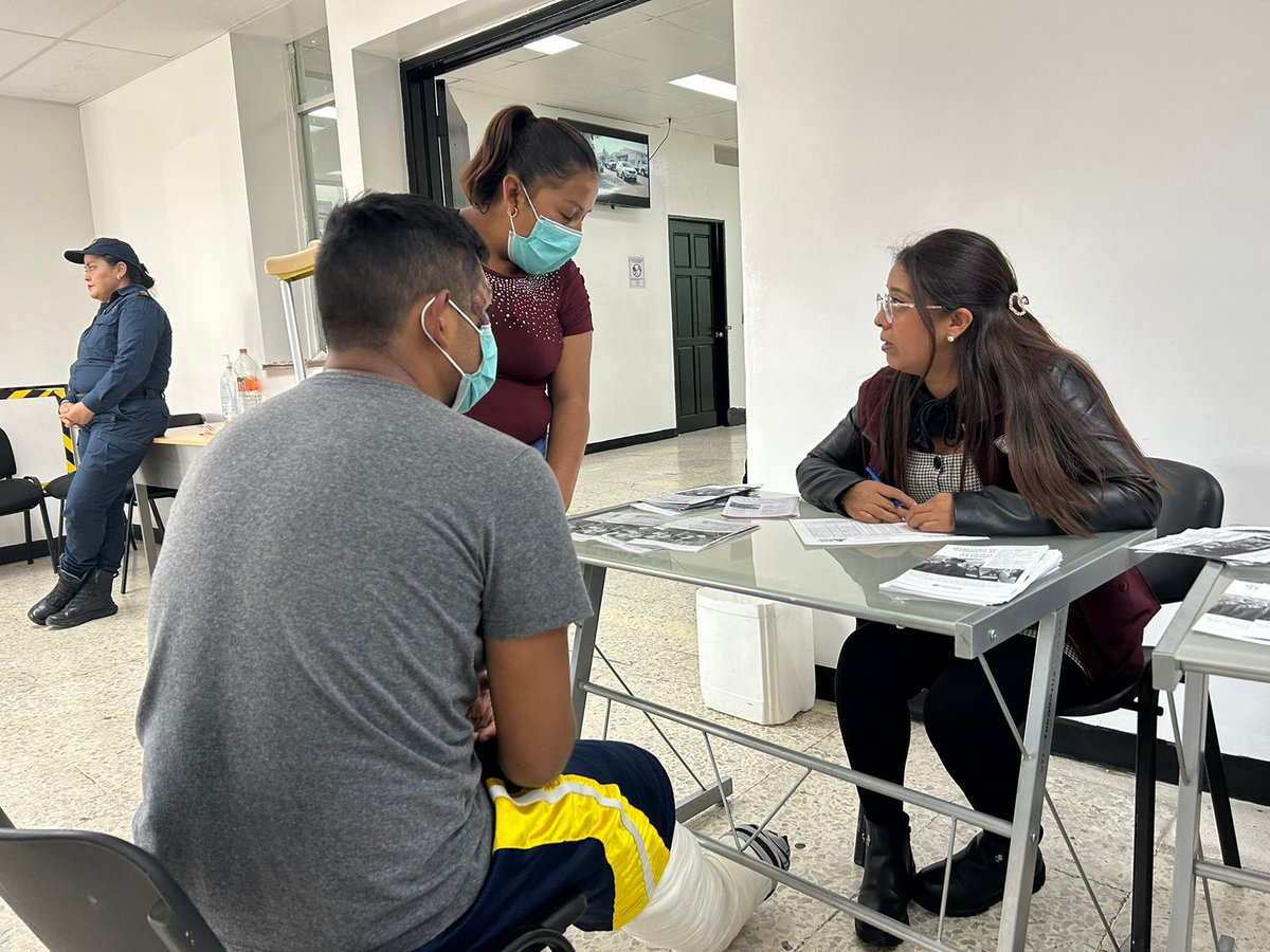 TrabajoCDMX's tweet photo. Iniciamos la semana con el equipo de #SeguroDeDesempleo, brindando información en el Centro de Reinserción Social Santa Martha Acatitla, con el fin de que las personas Preliberadas y Liberadas puedan ingresar al Programa Social. ✍🏽

#UtopíaLaboral 
#CapitalDeLaTransformación https://t.co/pKNJaZjLgR