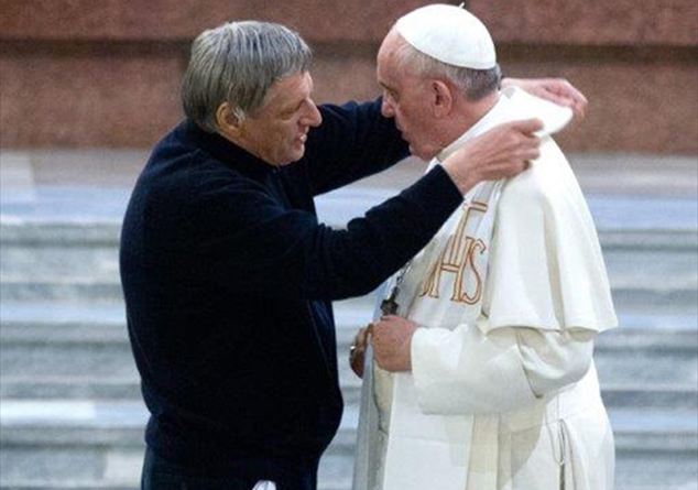 11/11/1972: 52 anni di sacerdoziodi #LuigiCiotti
"Per me la fede non è mai stata solo un fatto spirituale: la preghiera, l’ascolto di Dio, sono stati stimolo di un’apertura alla storia delle persone, con le loro fatiche e speranze"
#11novembre #Twitter #tweet #liberacontrolemafie