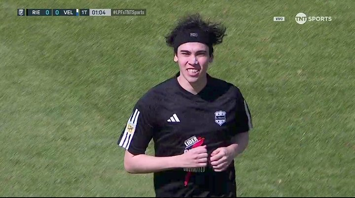 Debut de MESSI en la Seleccion Argentina: 40 segundos
Debut de SPREEN en Riestra: 62 segundos

Uno se va cabeza abajo, el otro sonríendo.