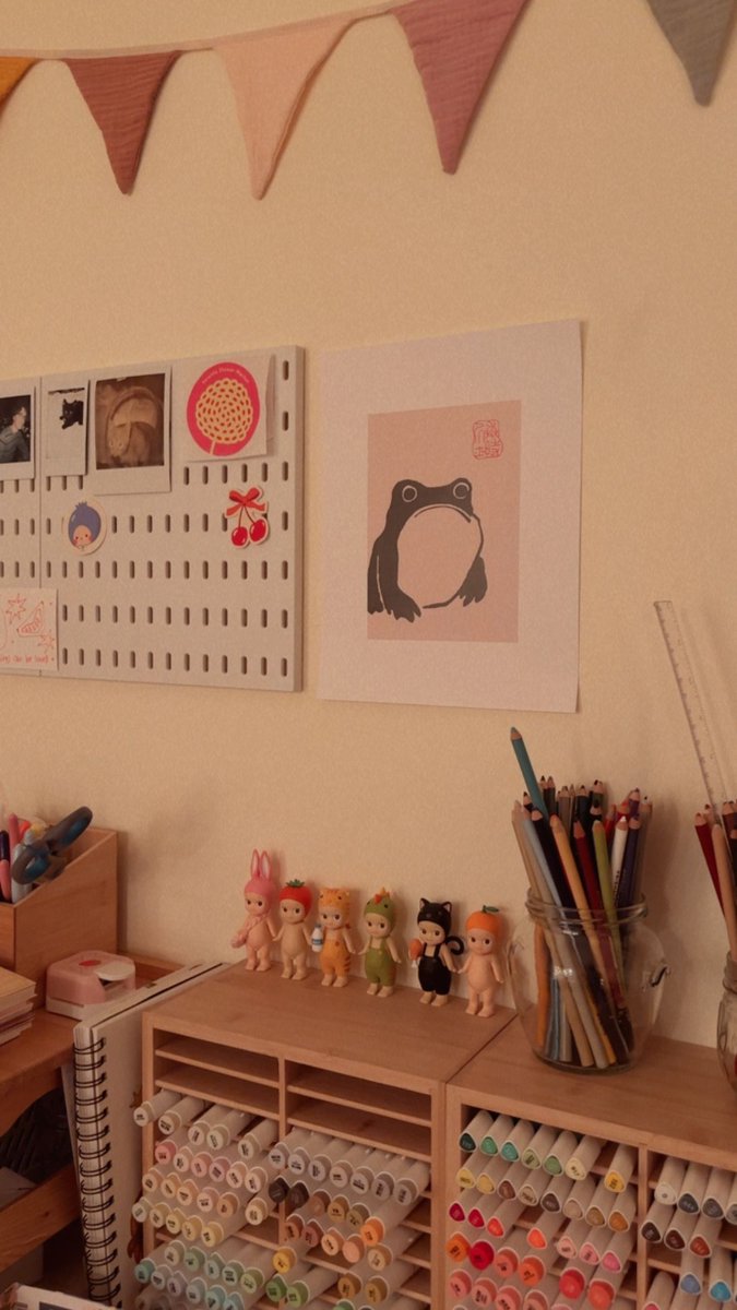 blummbo's tweet image. my cozy studio 🕯️