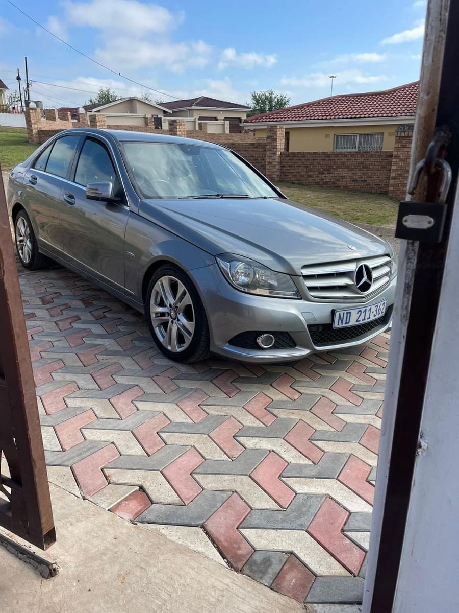 MbazimaThomason's tweet photo. Please help us find my Uncles car... He just got highjacked around 19:15 coming back from work. Managed to follow the car but lost it around Matyeba A/A Mthatha.
Anyone with information please contact 065 905 2925/067 694 0325 https://t.co/Aqr4mqLxb9