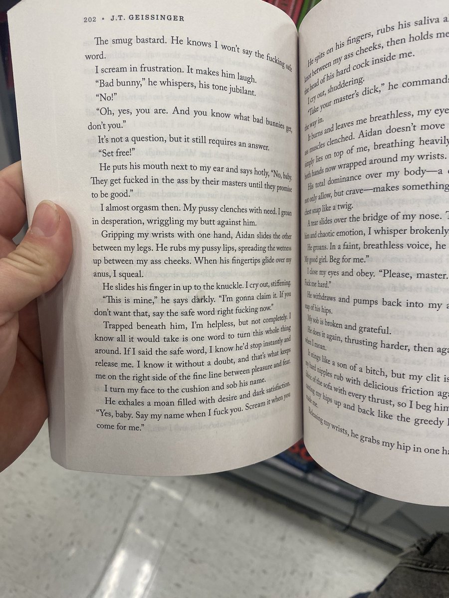 alexrekh's tweet photo. Bros I think I picked up the wrong copy of PenPal DX @Creepcastactual @Wendigoon8 @meatcanyon https://t.co/VGqftPQzuX