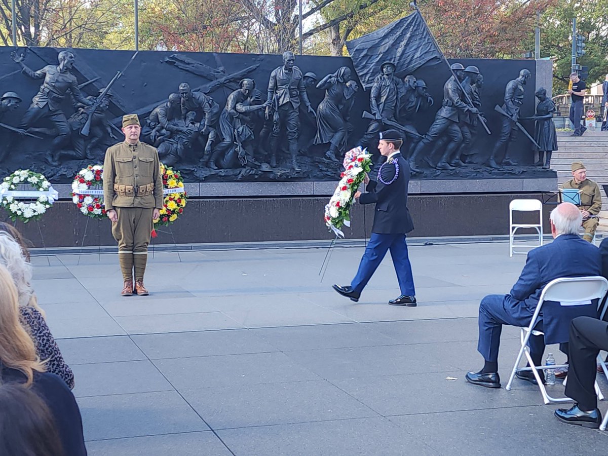 NSPRAA_'s tweet photo. Pershing Rifles participate in the Bells of Peace program, at the World War 1 War memorial at 1100 this #VeteransDay.

#PershingRifles #Veterans #NSPRAA https://t.co/DtZ77JCtpQ