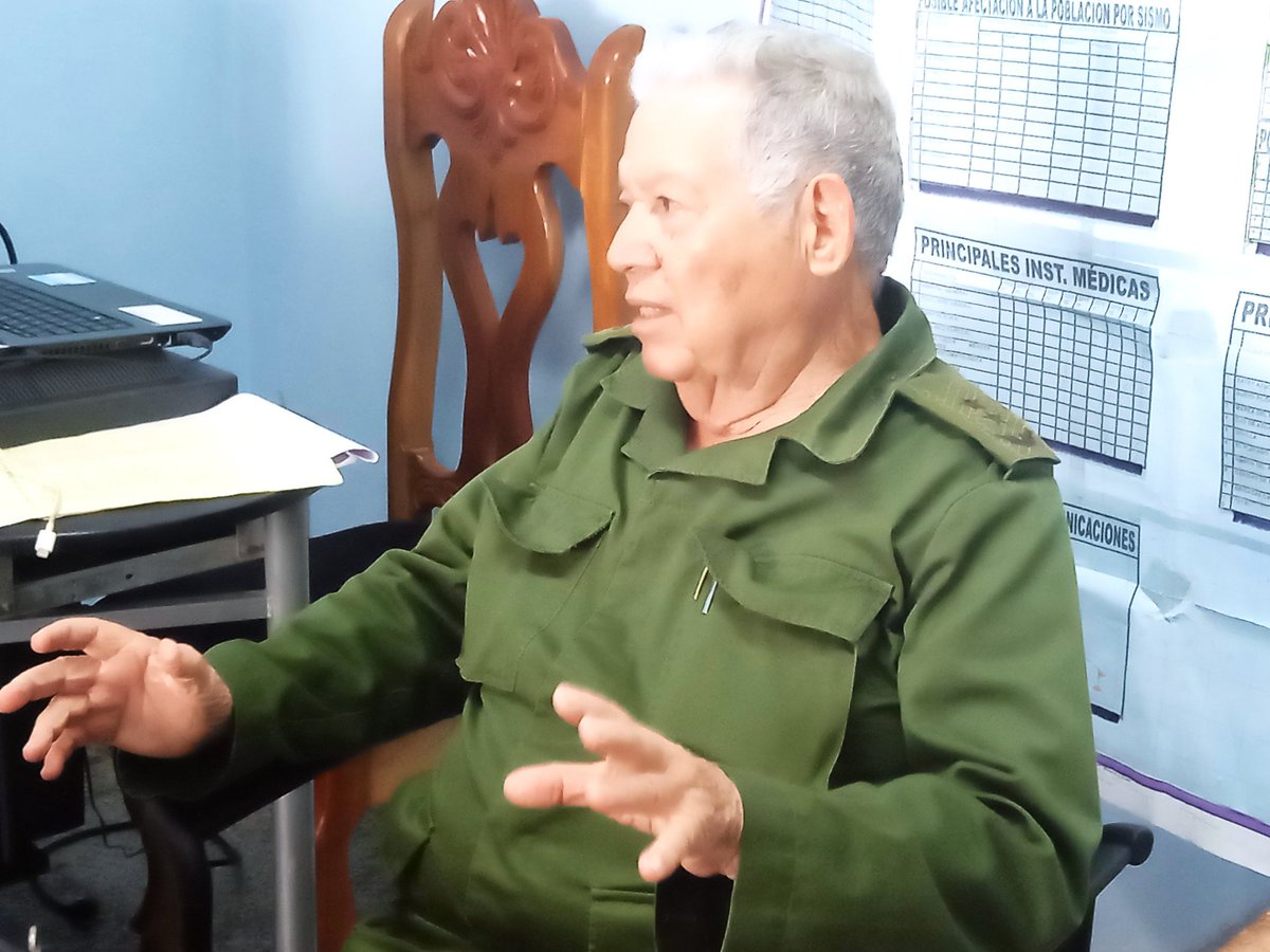 CNCTVGranma's tweet photo. Integran la Comisión, Jorge Luis Broche, Miembro del Secretariado dl Comité Central del PCC, y el Gral. d División Ramón Pardo Guerra, J' dl Estado Mayor Nacional dla Defensa Civil. Gral.
 Pardo Guerra: "Hay que llegar a todas las personas de la cabecera municipal y dla montaña https://t.co/8dgHp5E513