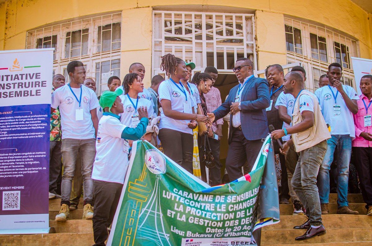 MoniqueNeema's tweet photo. La question climatique est une affaire de nous tous, luttons contre les déchets plastiques dans la ville de Bukavu, lors d'un caravane sur le climat.@fxbourmaud ,@Youth4Climatefr @AU_WGYD https://t.co/LemP9NZd4U