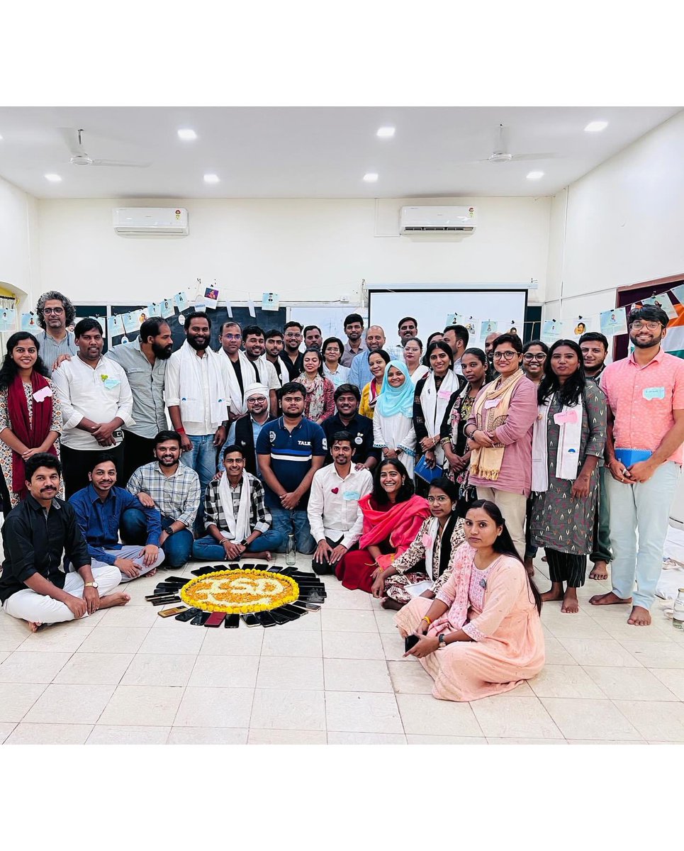 thepmishra's tweet photo. सिद्धांतवादी  राजनीति!

 #democracyexpress2024
 #ISD #LeadersOfTomorrow 
 #IndianDemocracy 
 #maharashtraelection2024 
 #principledpolitics 
 #womenempowerment 
 #womeninpoliticsmatter 
 #grassrootpolitics
 #nagpur 
 #sevagram https://t.co/97mGsBv17G