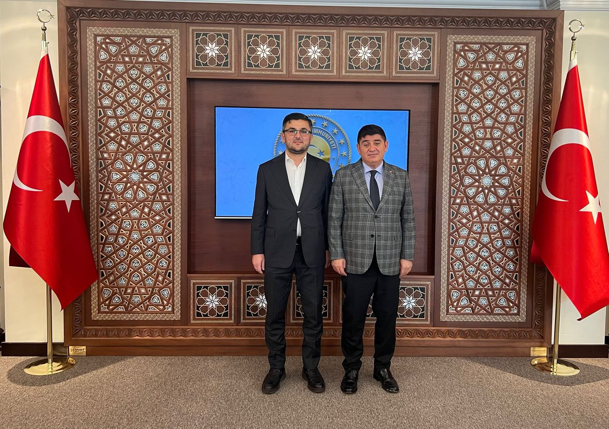TC_DohaBE's tweet photo. Büyükelçi Dr. Mustafa Göksu, İstanbul Medeniyet Üniveristesi Muhasebe ve Finansman Ana Bilim Dalı Öğretim Üyesi Doç. Dr. Fatih Yiğit’i makamında kabul etti. https://t.co/7i8c3mZzL2