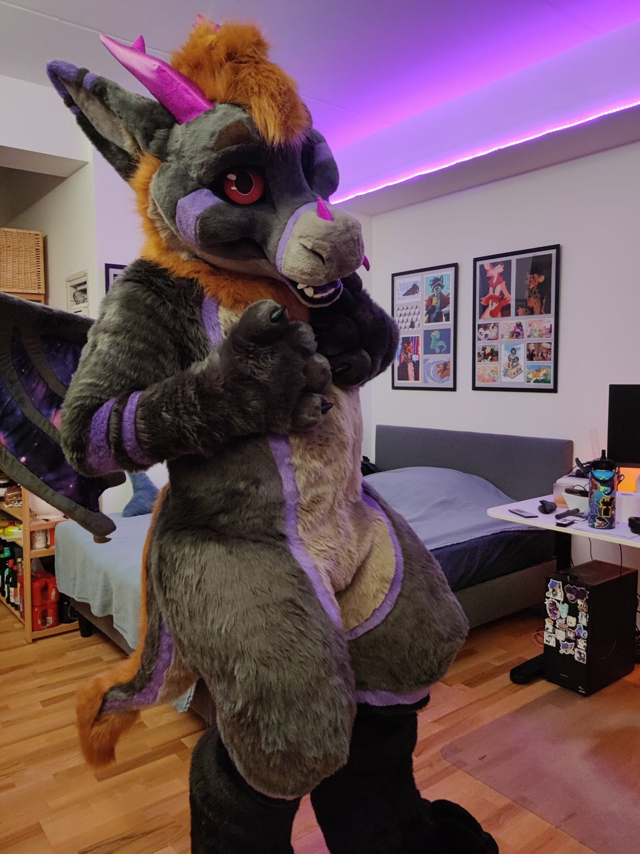 Graphilum's tweet photo. I've received a... me in the mail from @Tuliusis! 
Very happy with the results and now I'm doubly excited to show off at NFC! 
I'll get better at pictures, but not too bad for a first attempt x3 https://t.co/9nRIFrXyL0