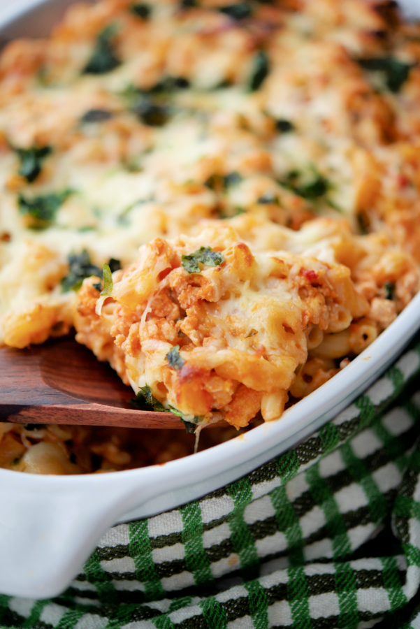 CarriesExpKtchn's tweet photo. GROUND TURKEY BAKED MACARONI
Macaroni combined with extra lean ground turkey, ricotta and mozzarella cheeses, spices and your favorite marinara sauce; then baked until golden brown.

RECIPE--> https://t.co/fqFd1ZVJj4
#pasta #groundturkey #recipeoftheday https://t.co/cEfngq0JCD