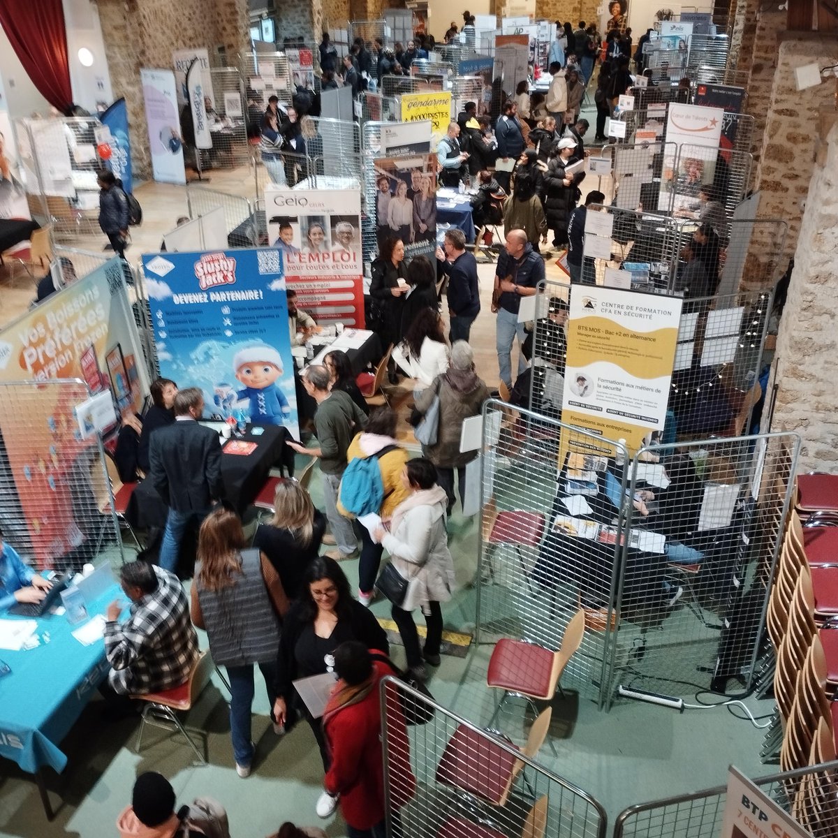 🎯 Belle mobilisation de la ville de <a href="/Bretigny91/">Ville de Brétigny-sur-Orge</a>  et <a href="/FTravail_IDF/">France Travail Île-de-France</a>  pour le forum #Emploi 
🔝 Un Partenariat qui gagne ‼️

✅️ 50 entreprises et organismes de formation,
✅️ Plus de 300 candidats,
✅️ Des acteurs locaux de l'emploi.

🔝#TousMobilisés #avecFranceTravail