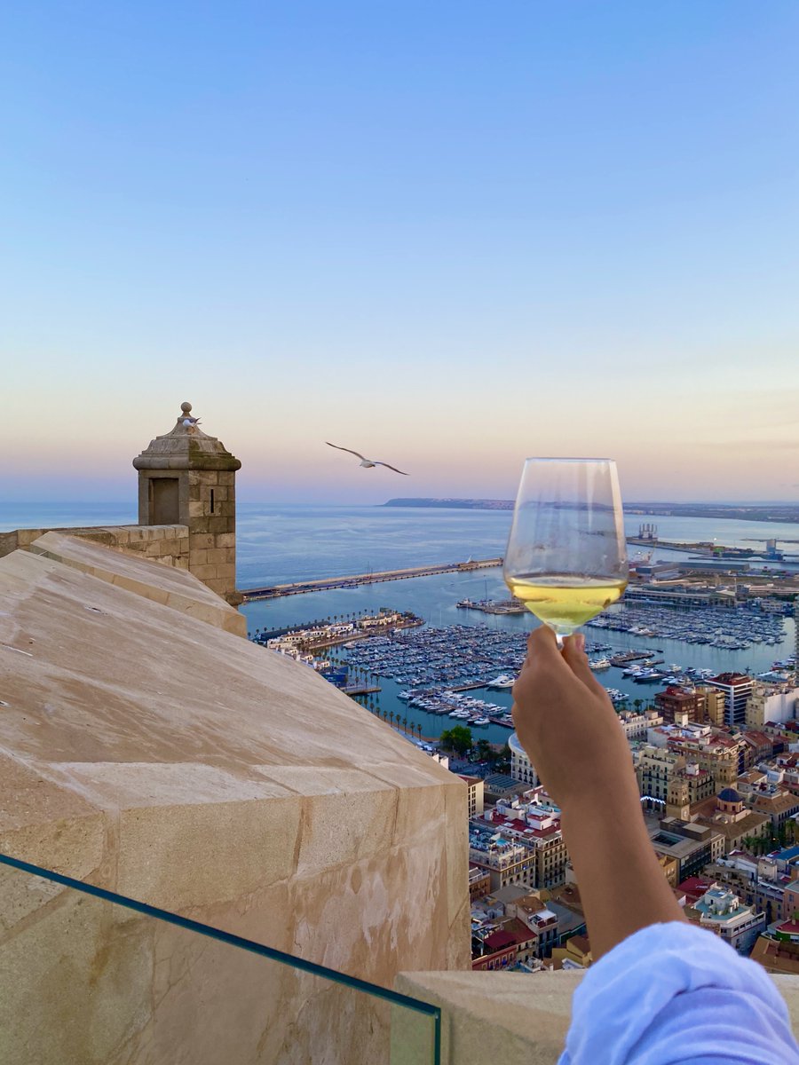🍻 Degustación de cervezas artesanas
Viernes 17:45h / Sábado y domingo 11:45h

🍷  Degustación de vinos D.O. Alicante
Viernes 20:00h / Sábado y domingo 14:00h

¡Últimas plazas disponibles!
📲 Información y reservas en castillodesantabarbara.com