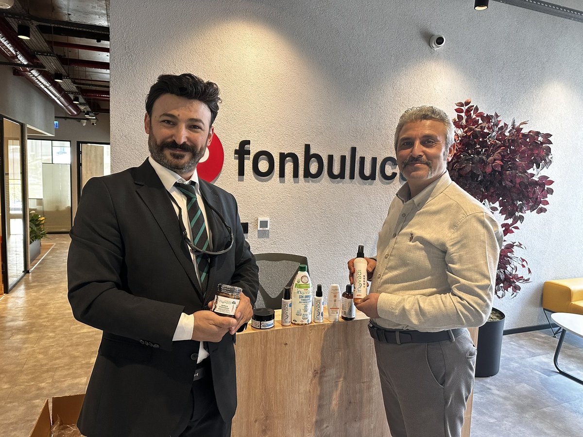 Her geçen gün ürün çeşitliliği ve satışları artıyor. 

<a href="/fonbulucu/">fonbulucu</a> Platformumuzda fonlanan <a href="/sitrettmx/">SİTRETT MX</a> Girişimcisi Muhammed Bey yatırımcıları ile birlikte oluşturdukları İnovadi markası ile yeni ürünlerini bugün ofisimizde bana tek tek anlattı. 

Yolunuz açık olsun. Bir