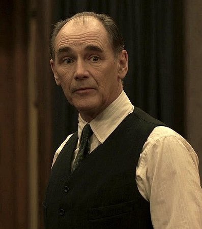 DiscussingFilm's tweet image. Mark Rylance is being eyed to play Dumbledore in the ‘HARRY POTTER’ series.

(Source: variety.com/2024/tv/global…)