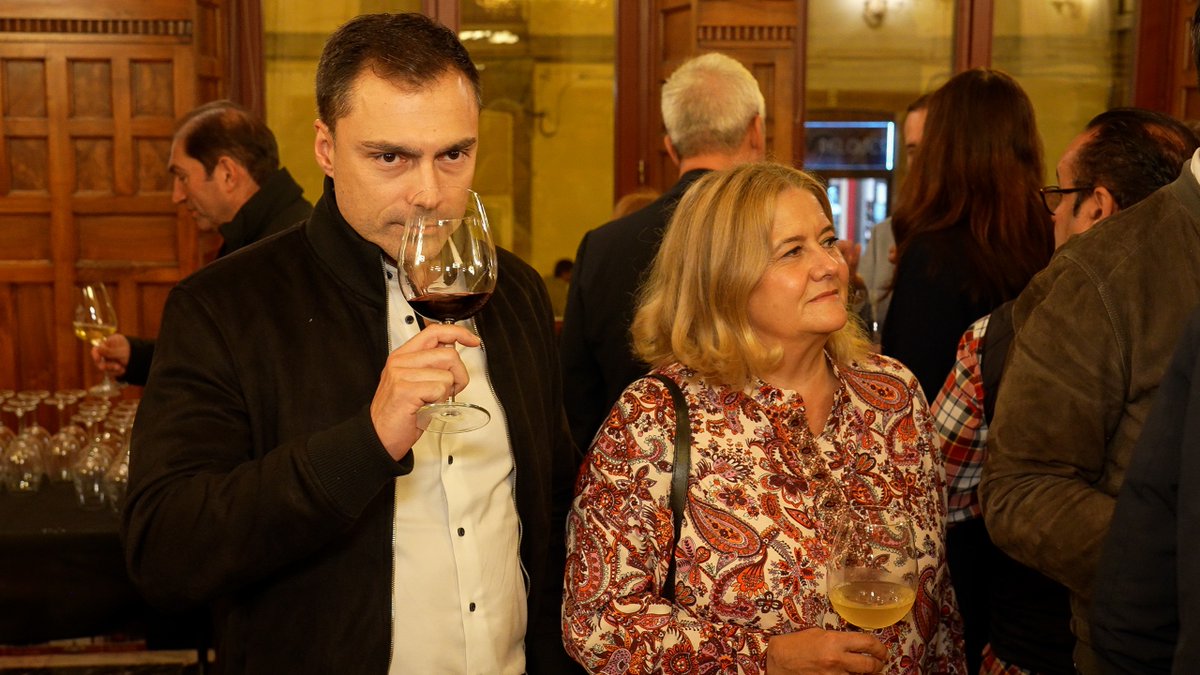 🍷A <a href="/depulugo/">Deputación de Lugo</a> participa no Túnel do Viño organizado pola bodega Casa de Outeiro

🙌O Deputado de Promoción Económica e Social participou no Círculo das Artes na actividade Identidade. A representación definitiva da diversidade de Quiroga

#Lugo #viño 

👉deputacionlugo.gal/es/node/82015