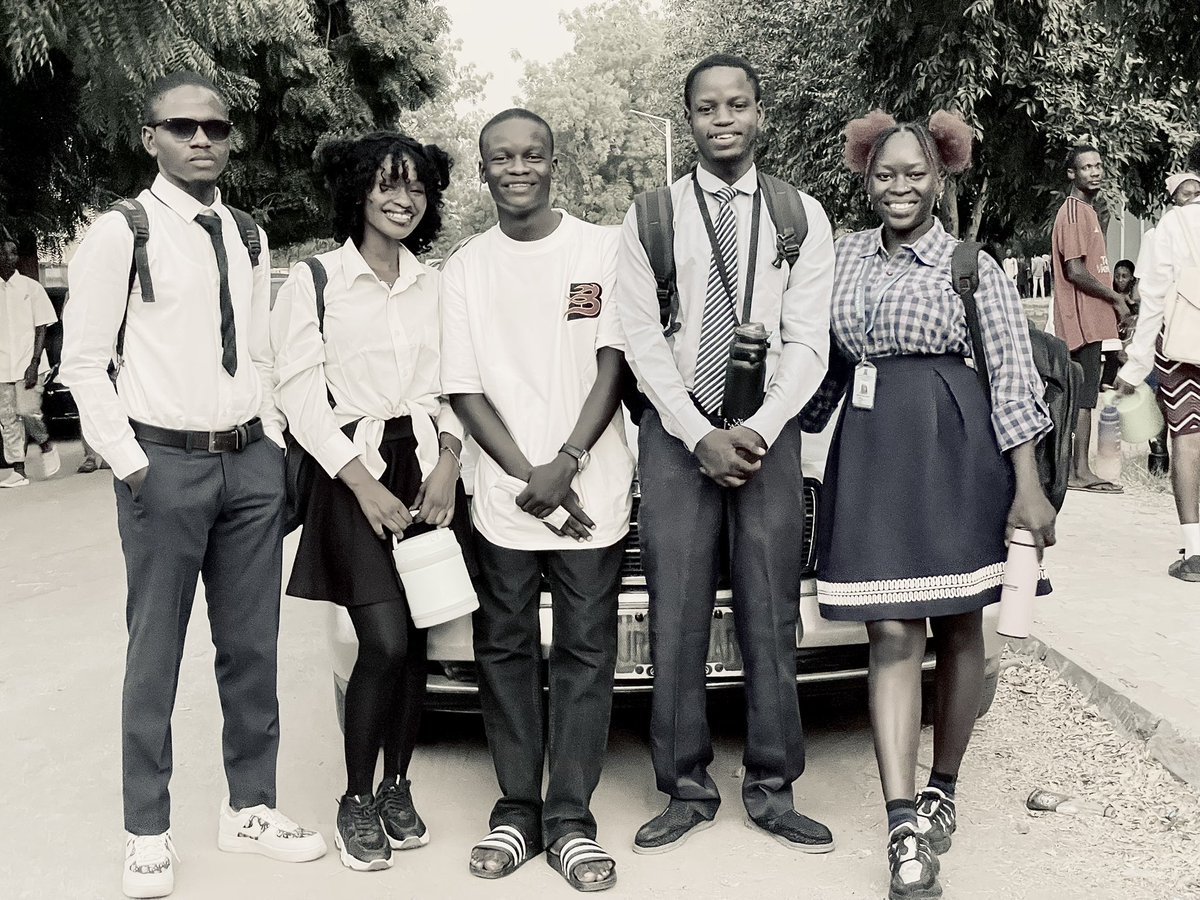GabrielTari_'s tweet photo. Back to school day
November 1967βπΏ
#lastdaysoncampus https://t.co/qgvlWZtZ1h