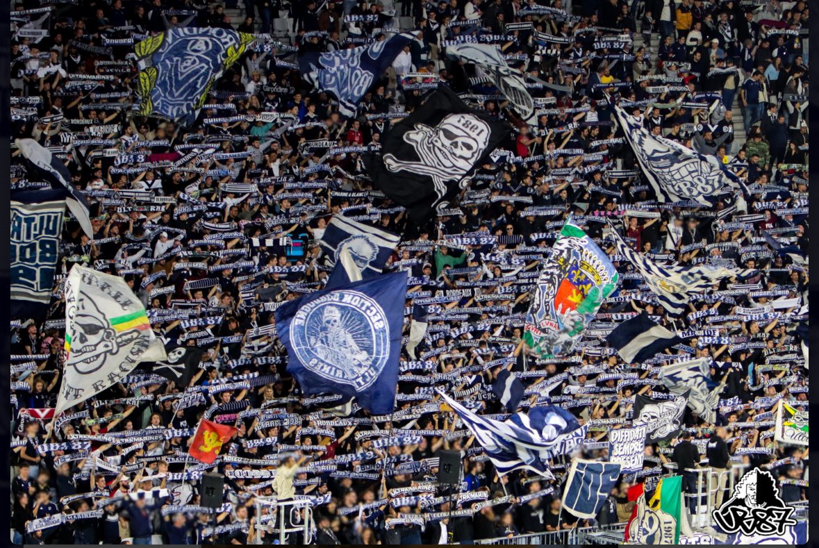 Tmiiks's tweet photo. Une ferveur comme celle ci ne s’achète pas. 

Je n’échangerai ça pour rien au monde #girondins 

📸 @ub87officiel https://t.co/kTTZy3o4L1