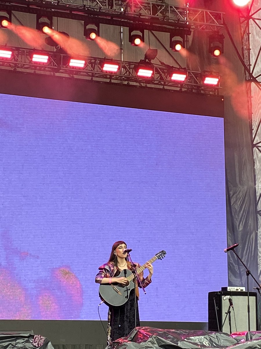 ElEnemigoCol's tweet photo. “Porque este festival no es un homenaje a las estatuas del primer mundo, sino a la escenas vibrantes de nuestras ciudades” 

@Labriegaponce abriendo el escenario Bio en @rockalparquefes 🤘🇨🇴🎸 https://t.co/YlxZFLCs6r